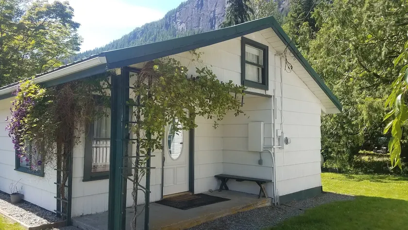 Historic Cottage in Index | Explore, Relax | Wifi - Image 1