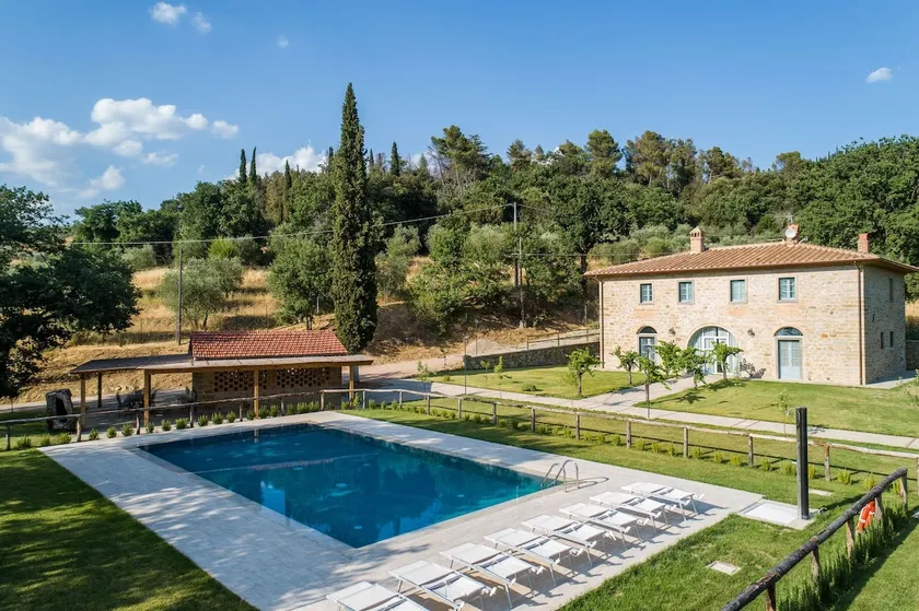 Elegant villa with private pool near Cortona - Image 1