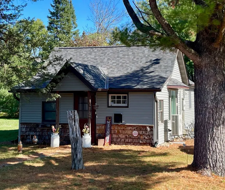 Entire home near Afton Alps, state parks, beach - Image 1