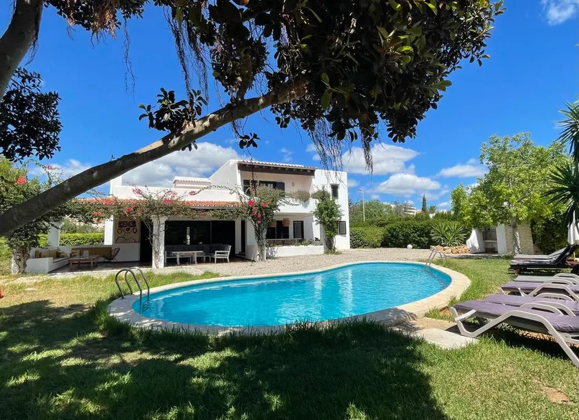 Swimming pool and private parking, A/C, Wi-Fi, near the beach - Image 1