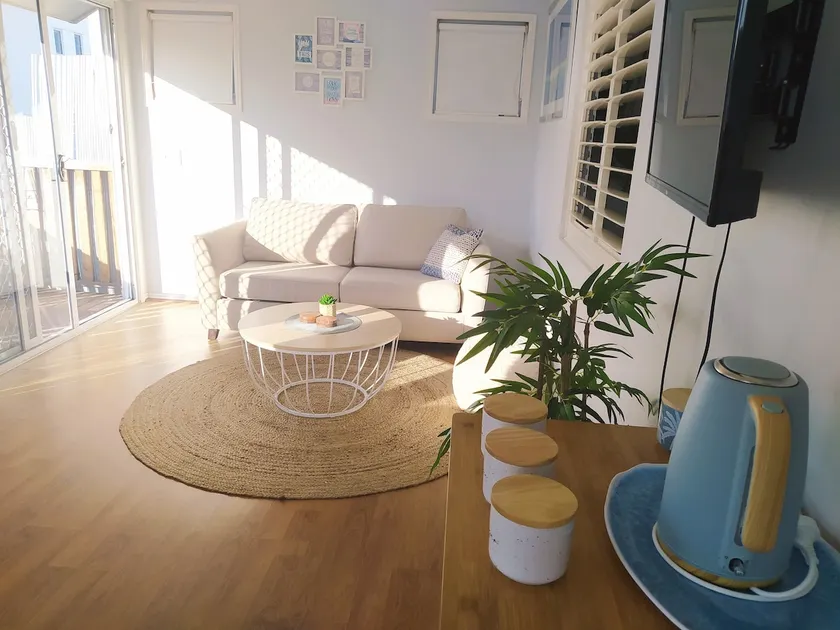 Walk to beach, park, cafes. Perfect retreat! - Image 1