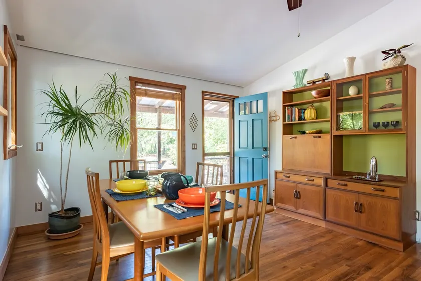 Peaceful retreat with lounge deck & nature reserve - Image 1
