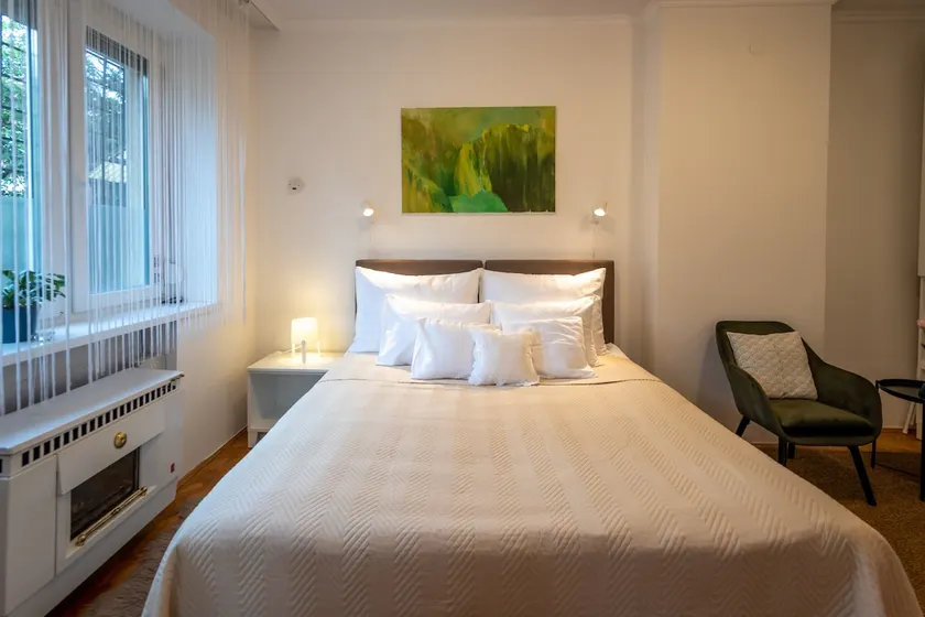 Sunbird Apartment Budapest - Image 1