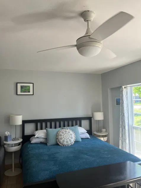 Modern and Cozy South Austin Studio - Image 1