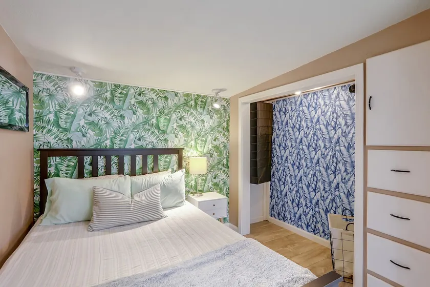 1 Bed Cottage w/Kitchenette + yard - Image 1