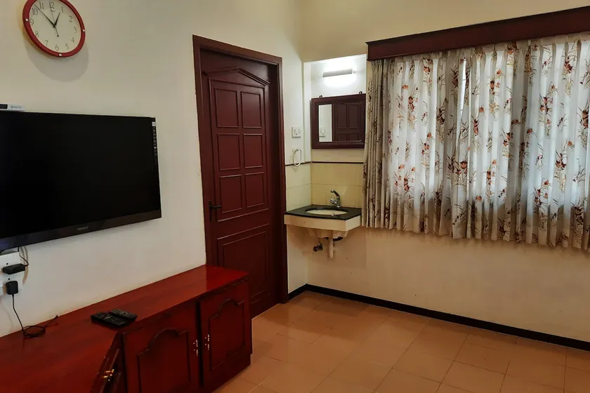 Rose Holiday Home - Image 1