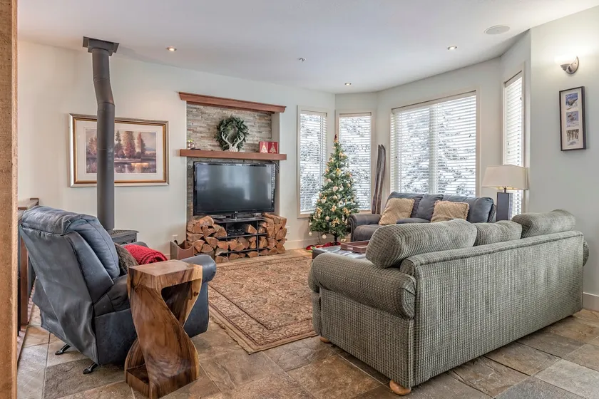 Cozy home w/ wood fireplace & hot tub - Image 1
