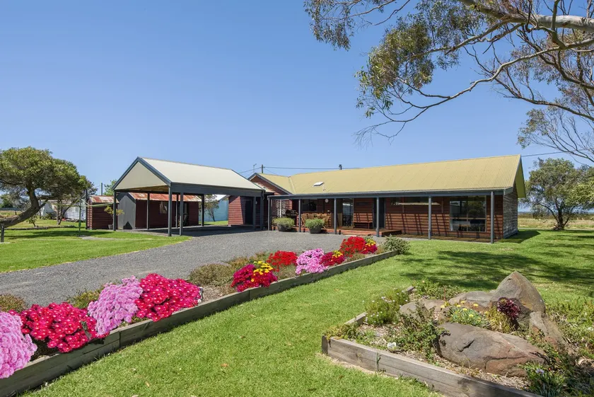 Port Albert Waterview Retreat - Image 1