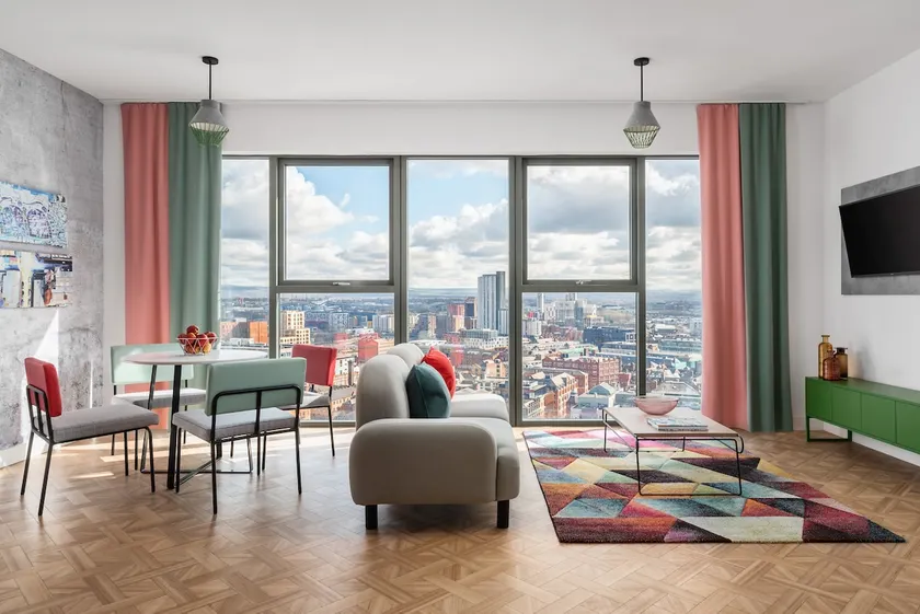 Luxury Flat for up to 4 with gym & 24/7 Reception - Image 1