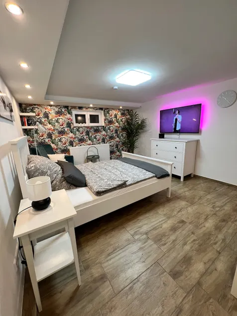 Modern & cozy commuter oasis - Image 1