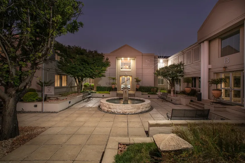 Amazing Location in Sandton. Best Stay next to LXX - Image 1