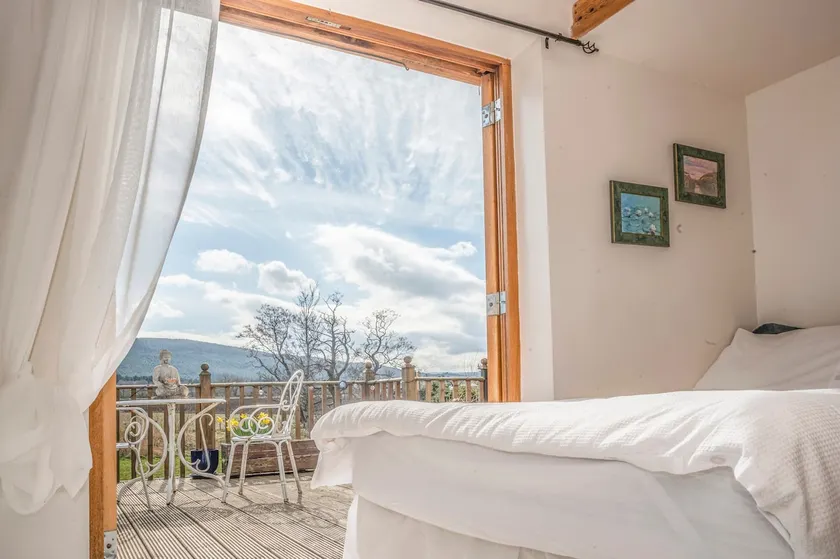 Garden Glamping Studio with deck & panoramic view - Image 1