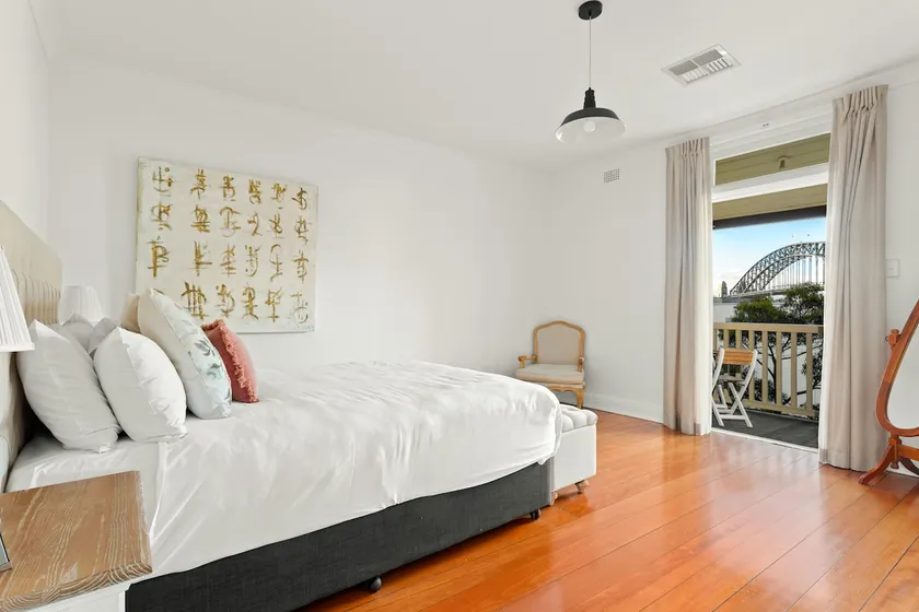 Contemporary Charm with Spectacular Harbour Views - Image 1