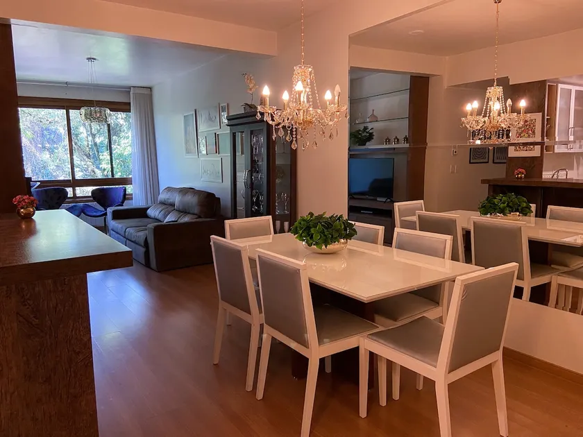 High standard, 5-minute walk to covered street, 2d, en-suite. - Image 1
