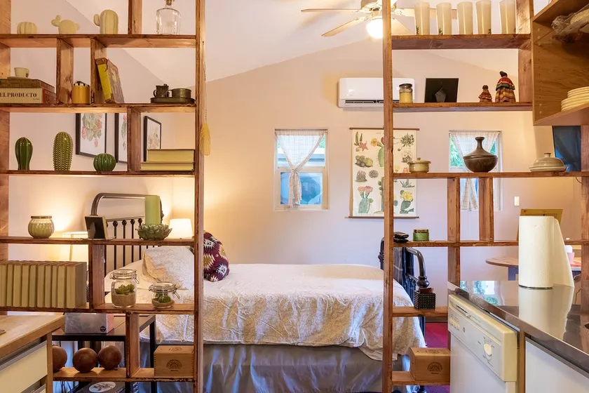 Charming Guesthouse w/ Full Kitchen & Pool - Image 1
