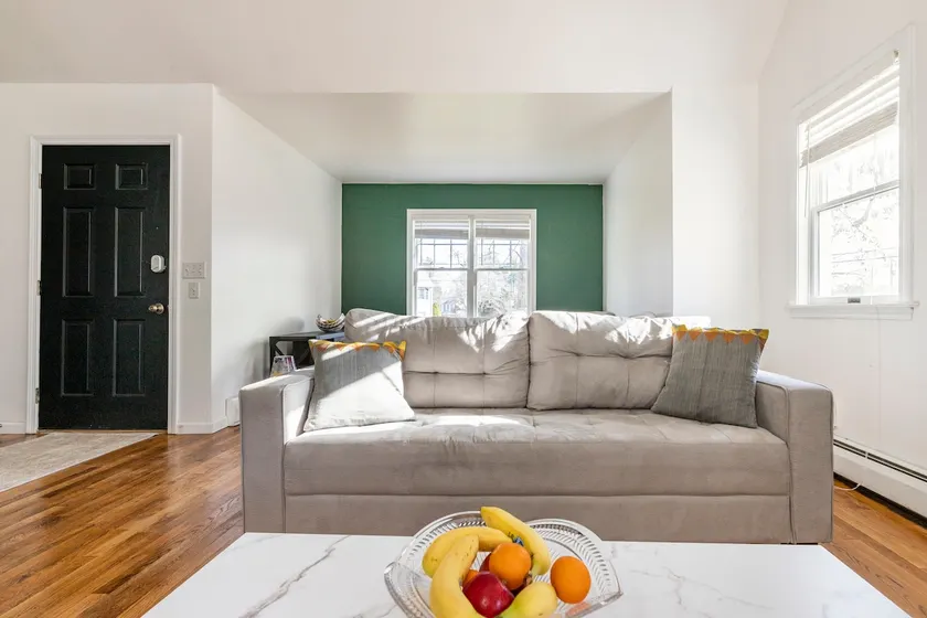 Stylish & Newly Renovated Home – Prime Location! - Image 1