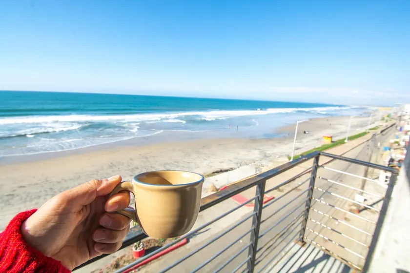 BEACHFRONT Relaxation 1 Bedroom Apt - Image 1