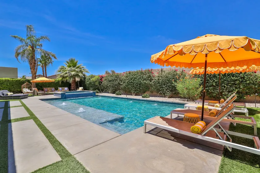 LUX Retreat~Pool -XL spa/volleyball/relax - Image 1