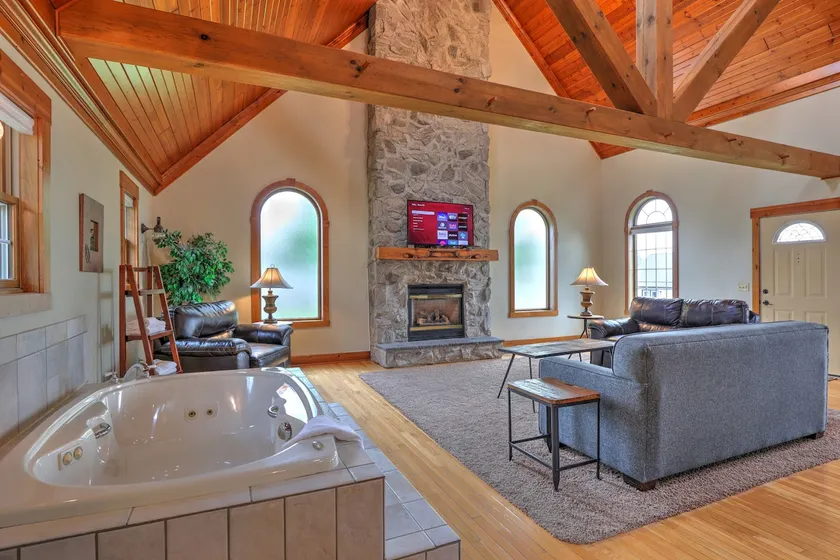 Romantic Cottage with Kitchen & Private Hot Tub - Image 1