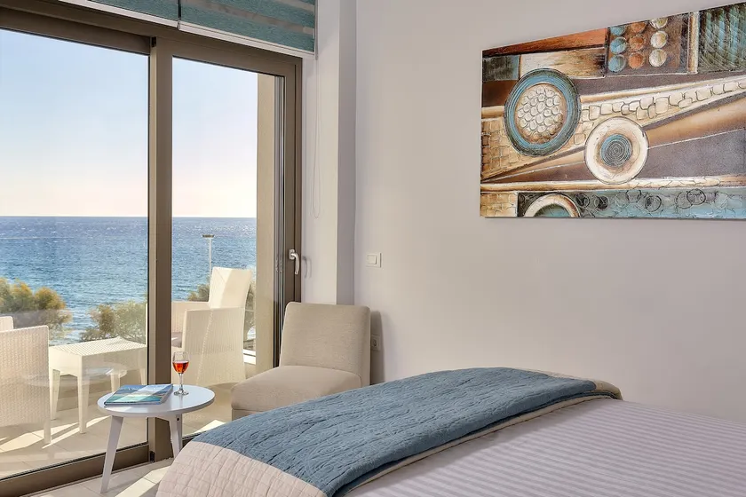 Moonlight villa condo at water's edge - Image 1