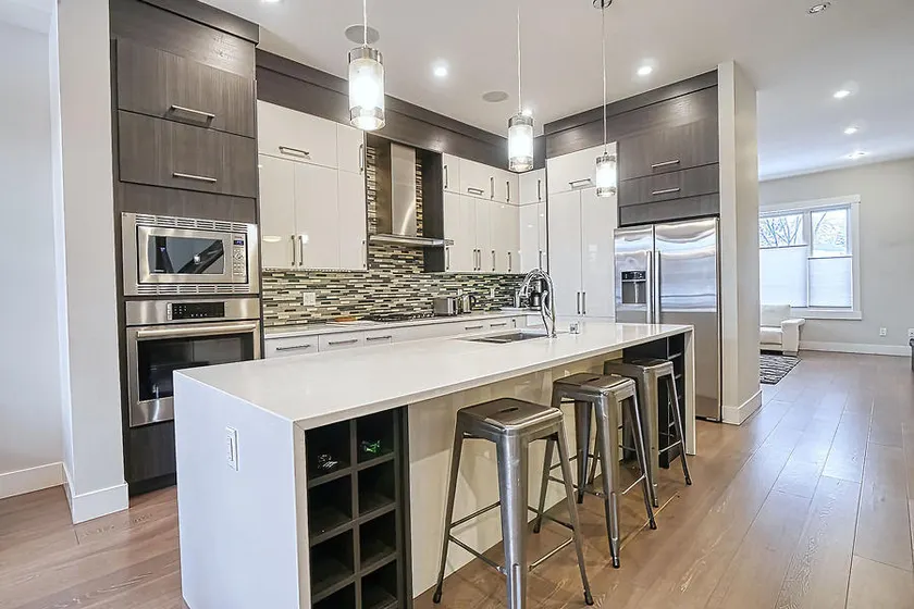 Lux Family Home - Calgary Inner City - 7 Min to DT - Image 1