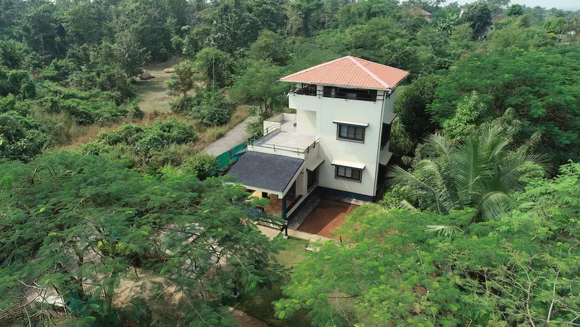 Peaceful villa an hour away from Mumbai. - Image 1