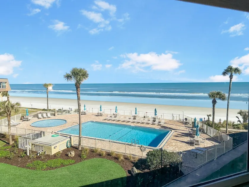 B207 Entire Oceanfront Condo Steps From Pool & Bch - Image 1