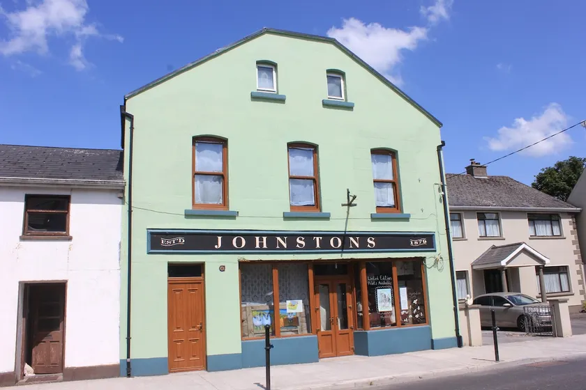 Johnston House: Historic Village Retreat - Image 1