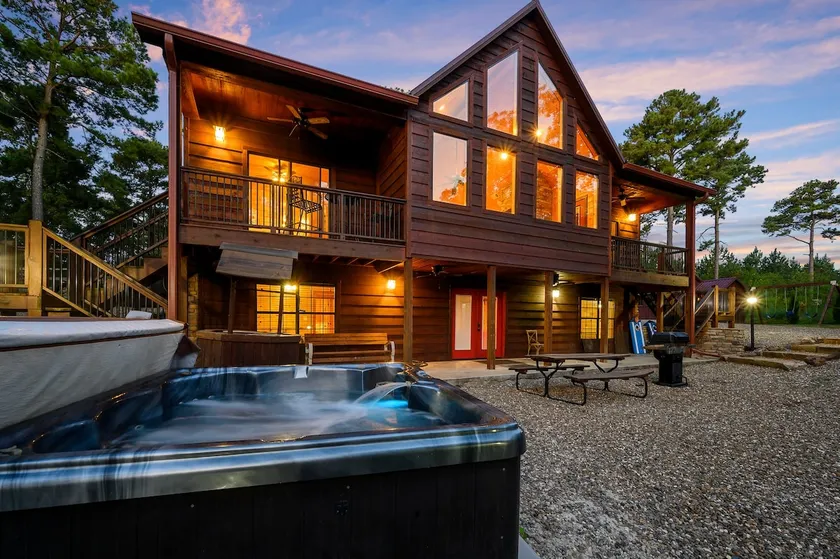 Secluded on the banks of Lower Mt. Fork River! - Image 1
