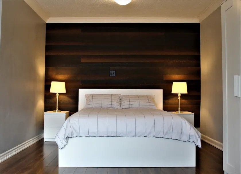 Cozy on Queensway - Image 1