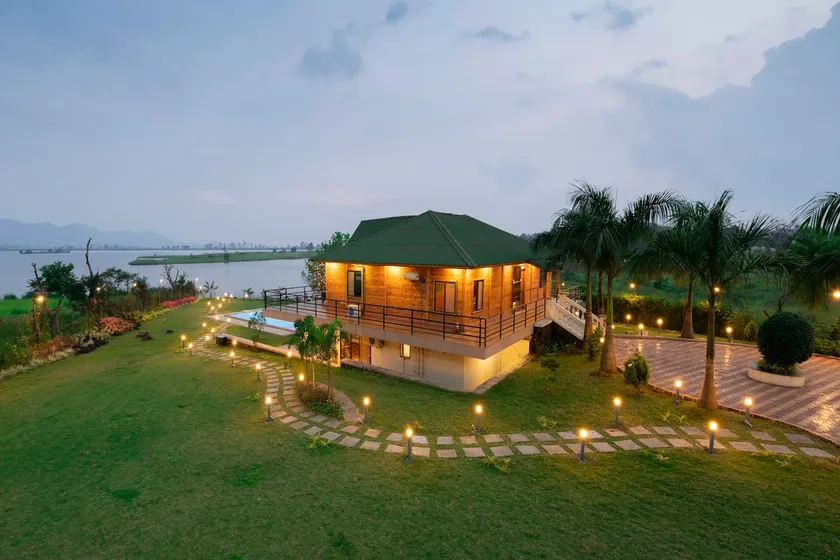 Lake touch Luxury Wooden Chalet with In HouseChef - Image 1
