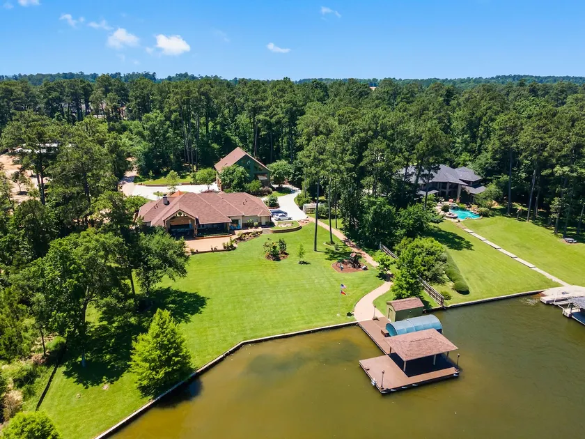 Lake Conroe Resort Style Vacation House - Image 1