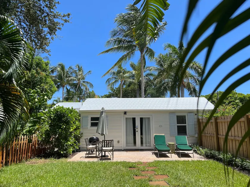Palm Garden Cottage -Close to the Beach - Image 1