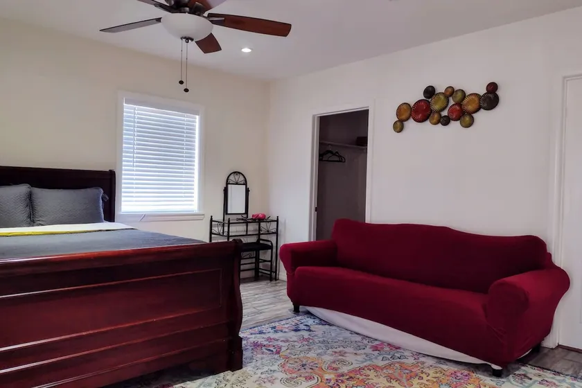 Charming, Spacious and Private Place - Unit H - Image 1