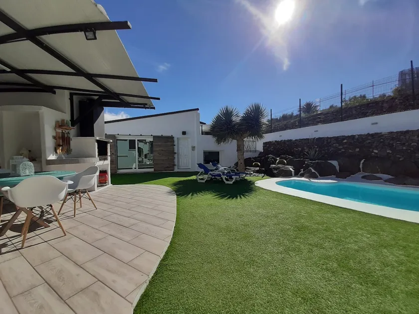 Villa el Cercado - Image 1