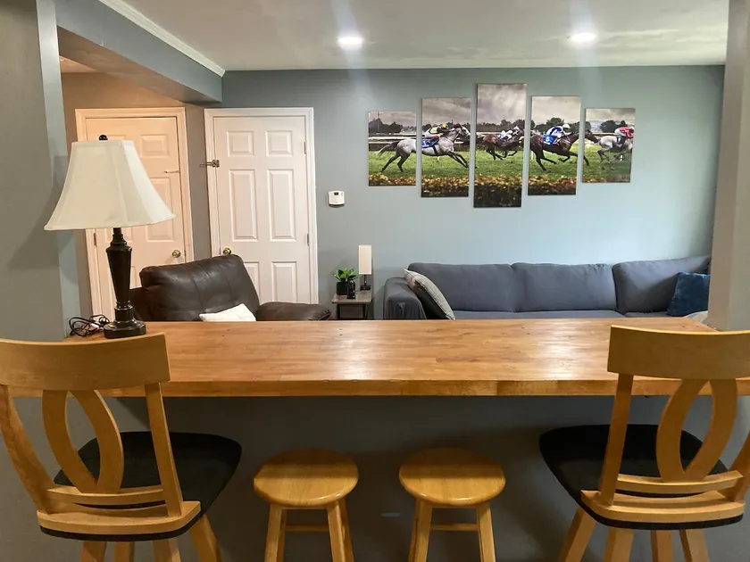 3BR Saratoga Retreat Mins from Track, SPAC & Golf - Image 1