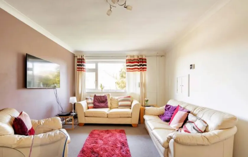 Ascot 2 Bedroom Apartment with Parking - Image 1