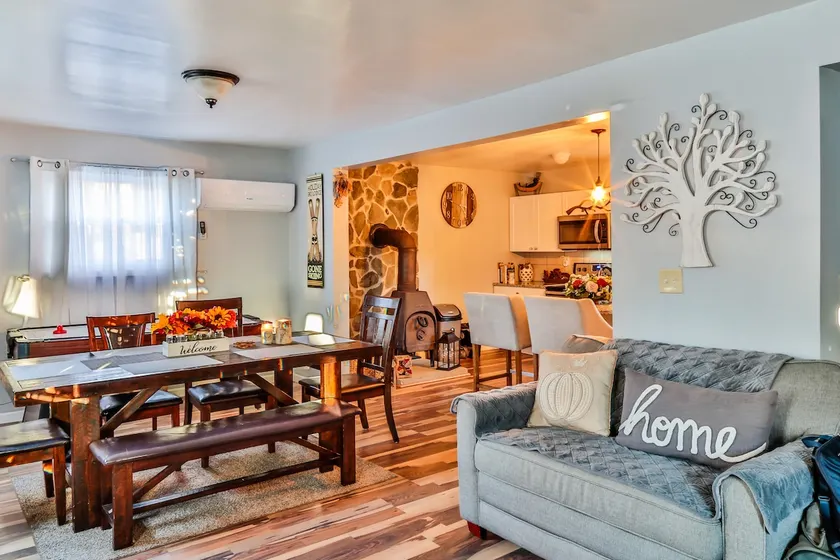 Cozy Pocono home 3 BDR mins to Camelback, Kalahari - Image 1