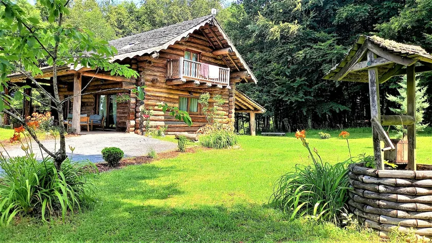 Lake Cottage - Image 1