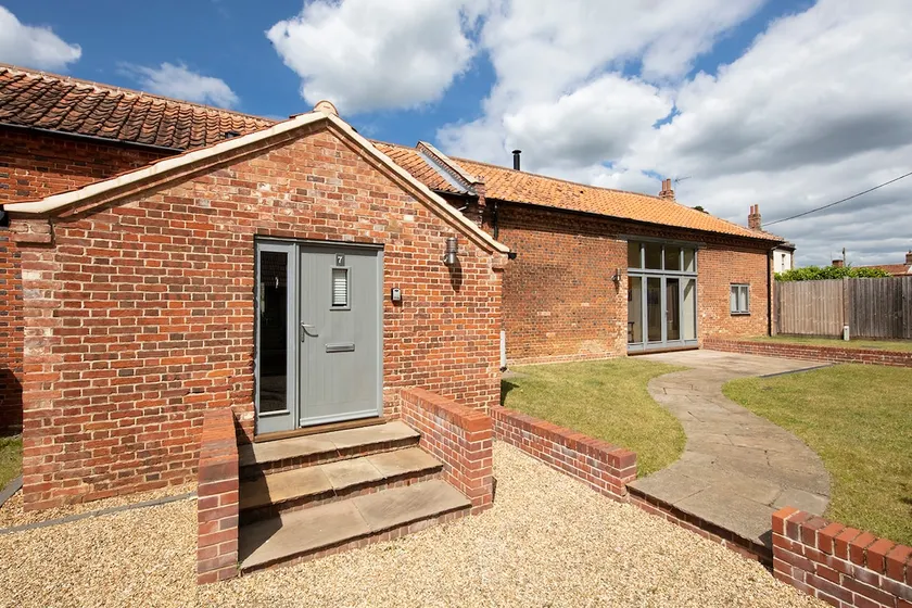 Luxury Norfolk Barn – Close to Coast & Villages - Image 1