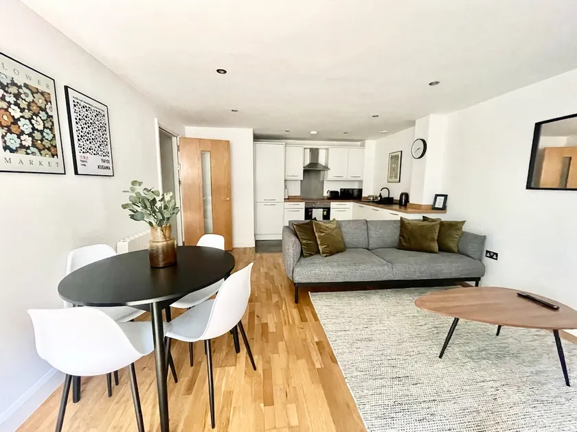 Spacious and Modern Apartment - Bristol city centre - Image 1