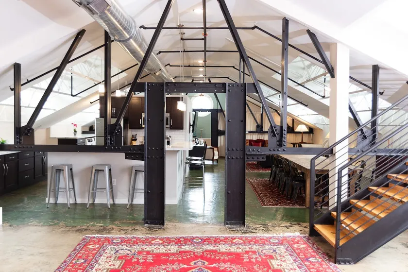 The Penthouse at the Lofts in a historic setting - Image 1
