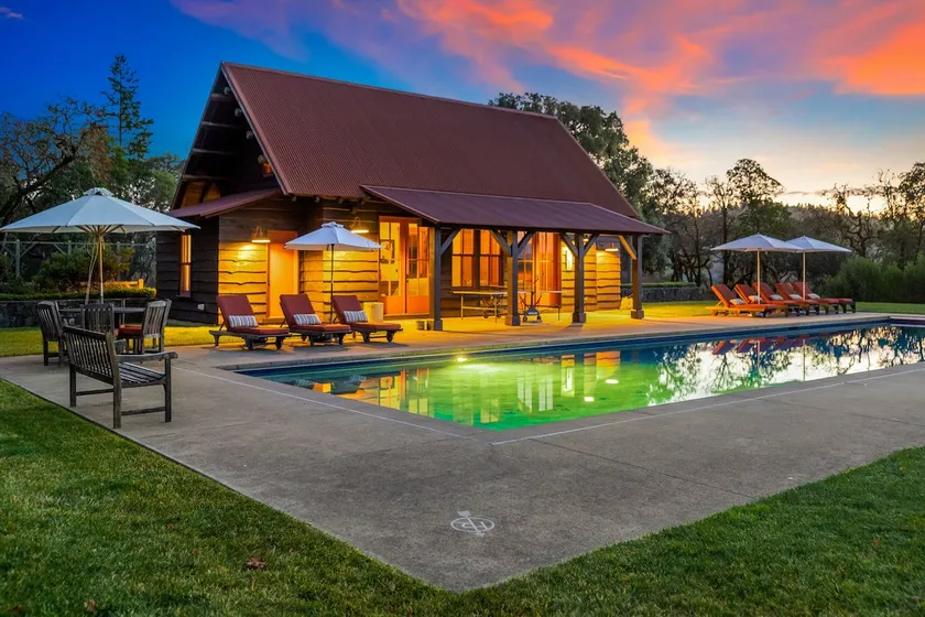 Vineyard Escape: Lakes, Trails & Tennis - Image 1