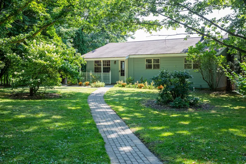 Spectacular Mountain View, Sunroom, Hot Tub, Secluded, Peaceful Getaway - Image 1
