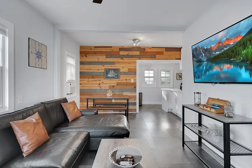 Luxury 1BR Apt, 3 blocks from Lake Ave, brand new - Image 1
