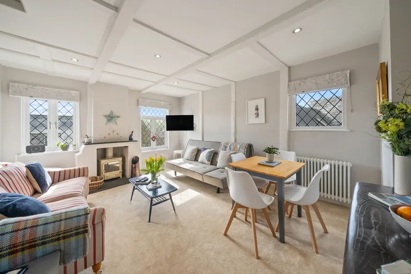 Stylish, converted apple loft, AONB on coast path - Image 1