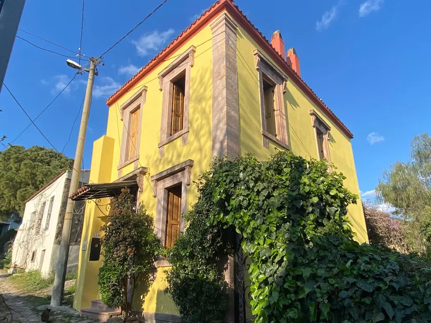 Peaceful, Scenic, Historic Mansion with Garden in Cunda - Image 1