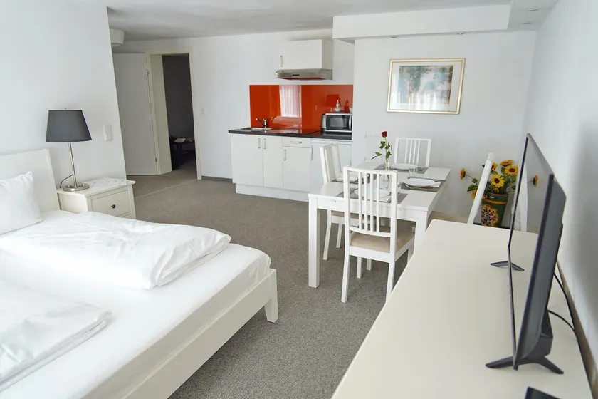 2-room apartment with kitchen and swimming pool - Image 1