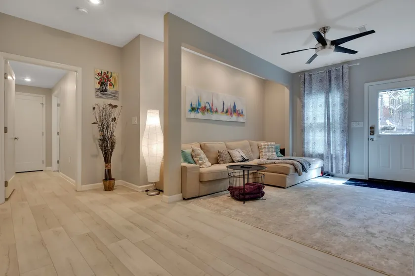 Spacious Suite Sauna,Gym,HEPA, 1000sqf - Image 1