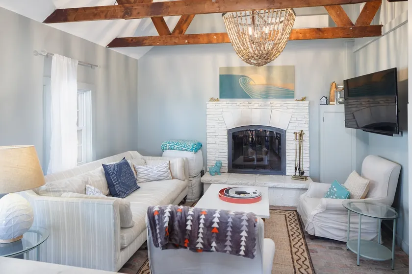 Sunset Bliss- stylishly renovated, 3 min to beach - Image 1